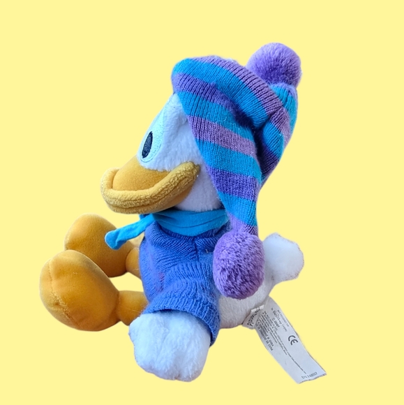 Vtg Sweater Donald Duck Plushie Disney Store 10" & Bonus Donald Magnet - Picture 3 of 7